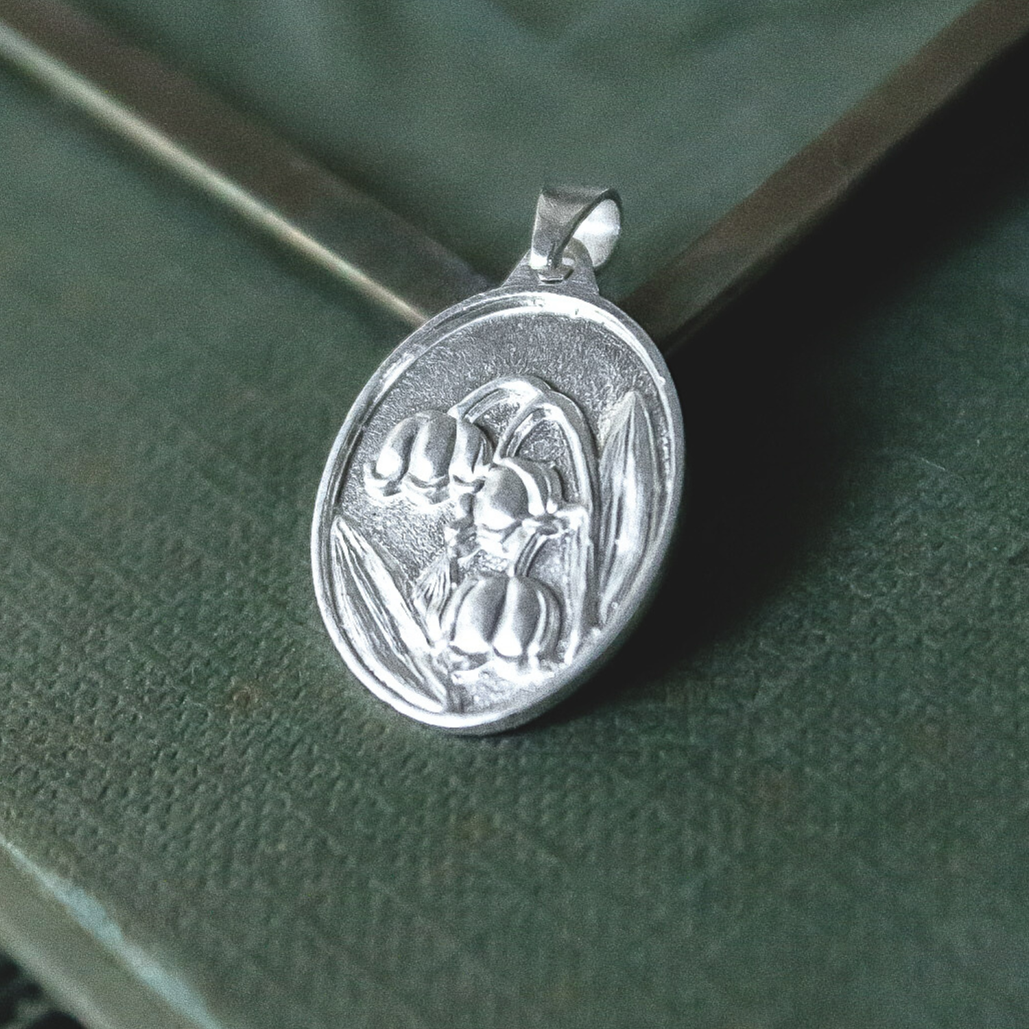 Medallita Lirio del Valle