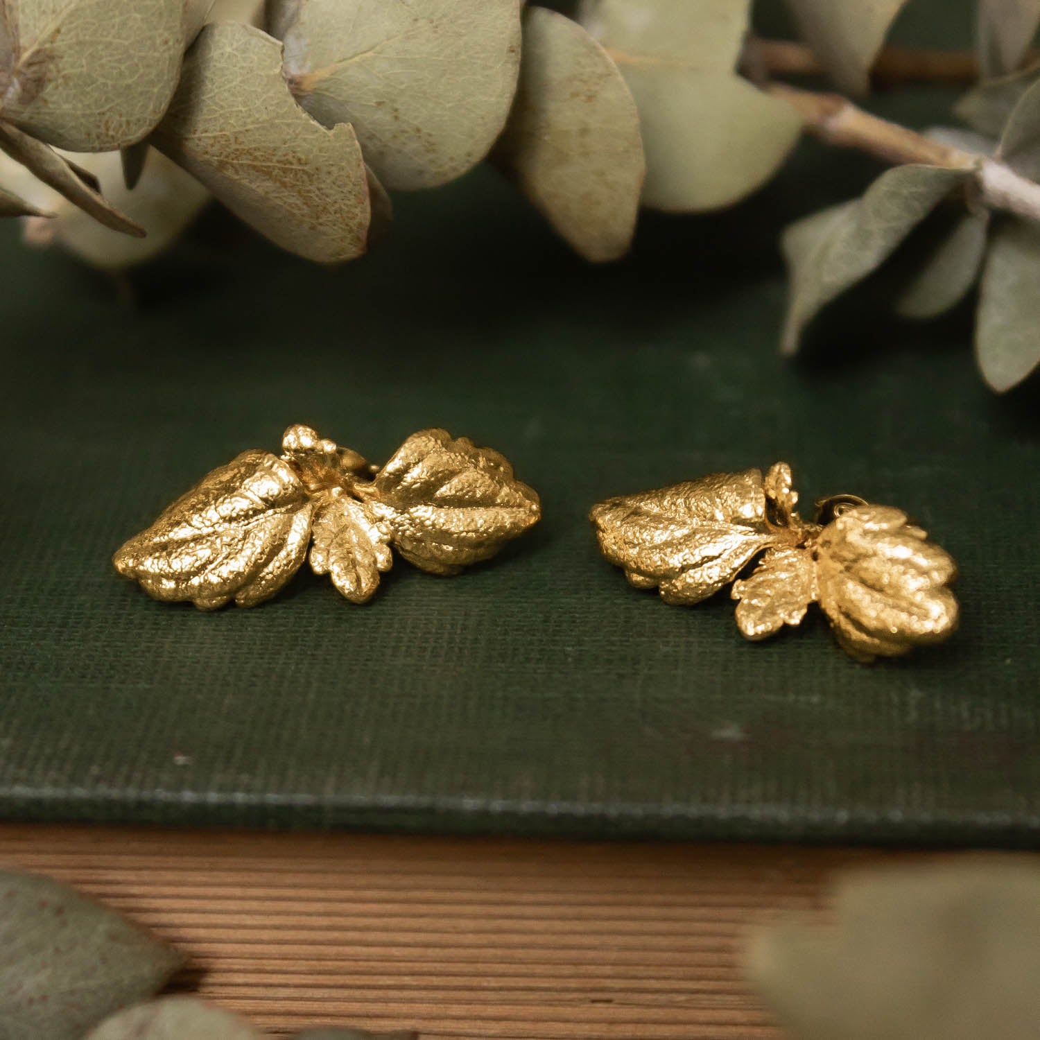 Aros hojas alas dorados