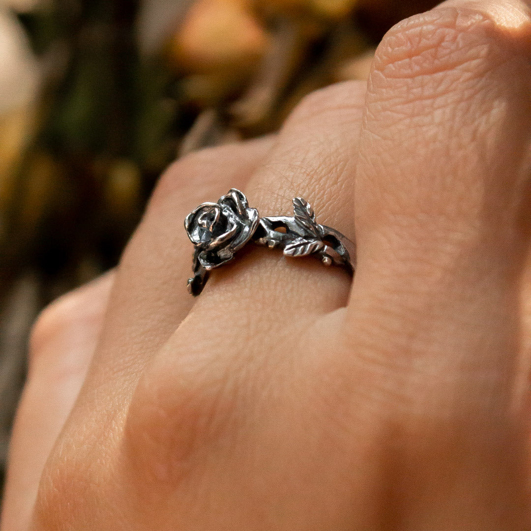 Anillo Rosa pequeña envejecida