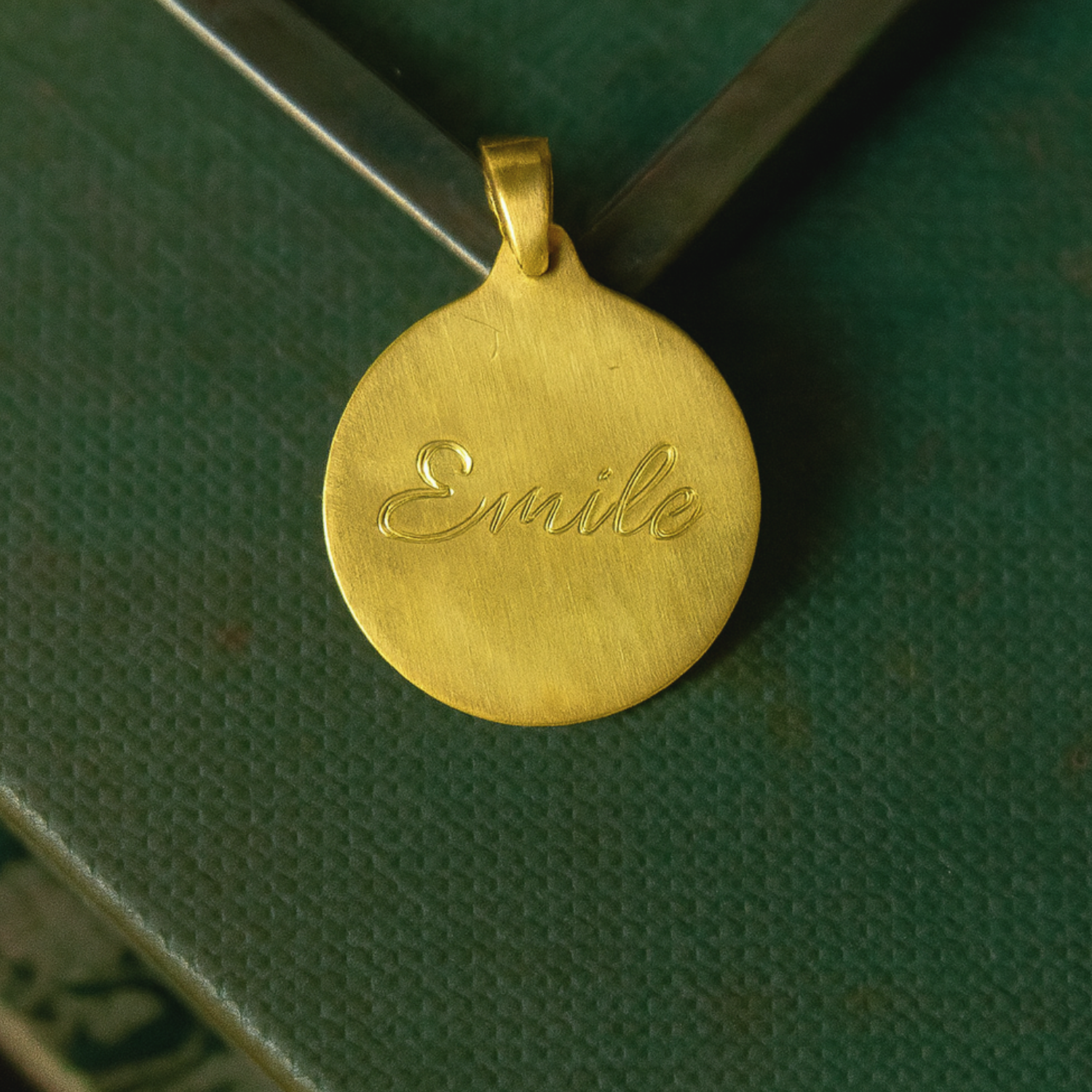 Medallita Quillay Dorada